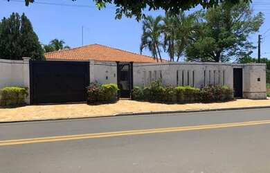 Imagem 4: Casa com 4 quartos, piscina e área gourmet, em Guararapes a 20km de Araçatuba/SP