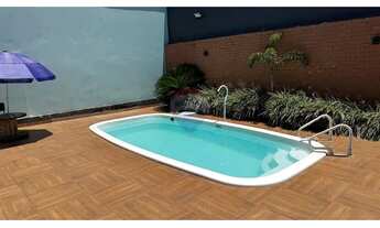 Imagem 2: Casa Espaçosa com Piscina e Jardim em Andradina!