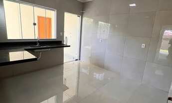 Imagem 4: Casa com garagem e portão eletrônico