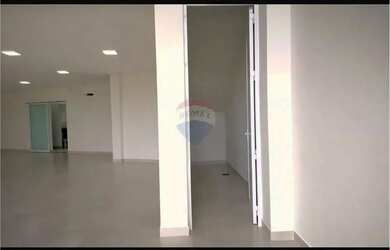 Imagem 6: Locação Imperdível! Sala Comercial de Alto Padrão com Mezanino e Fachada Total em Vidro