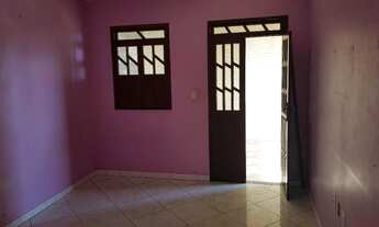 Imagem 4: Casa grande de 2 quartos, 2 varandas, area de serviço e garagem