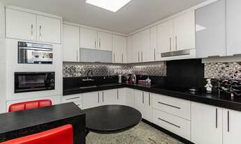 Imagem 5: EXCELENTE SOBRADO NO XAXIM - 03 SUÍTES - PISCINA - ESPAÇO GOURMET - SISTEMA DE SEGURANÇA C