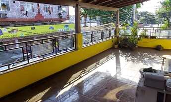 Imagem 2: Casa à Venda com 4 banheiros, 4 quartos, garagem com churrasqueira, vaga para 3 carros e t