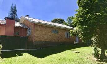 Imagem: Casa com excelente espaço verde na frente