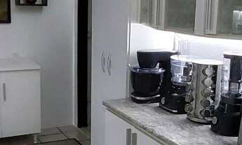 Imagem 2: Divido mini apt com rapaz