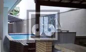 Imagem 3: JBRB501934 - Cobertura linear situado na GLEBA (A) do Recreio dos Bandeirantes. Prédio com