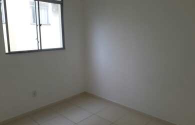 Imagem 2: Alugo apartamento de 2/4 com varanda com água gás encanado condomínio e IPTU incluso