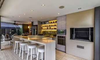 Imagem 4: Casa maravilhosa e imponente na Cidade Jardim, em frente à praça, com quatro suítes, pisci