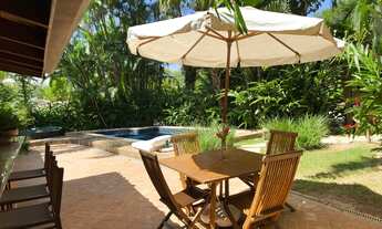 Imagem 2: Casa com 4 suítes, piscina privativa e jacuzzi em condomínio na praia da Baleia. Locação M