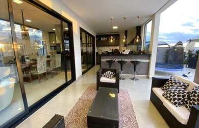 Imagem 4: Urbanova, sobrado com 4 suítes e piscina / Avalia permutas