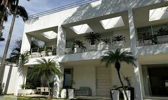 Imagem 2: Casa moderna, descolada, iluminada e em ótima localização. Projeto de arquitetura de João