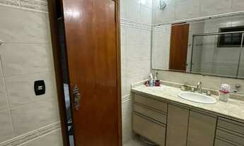 Imagem 7: Sobrado para aluguel tem 219 metros quadrados com 2 quartos