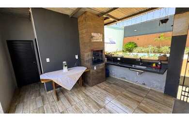 Imagem 3: Casa Espaçosa com Piscina e Jardim em Andradina!