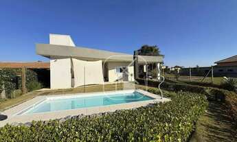 Imagem 4: Casa Térrea à venda com Vista para o Lago no Condomínio Lago Dourado Jacareí/SP