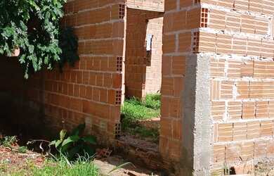 Imagem 4: Terreno com case pré construída PAQUETA