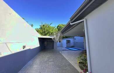 Imagem 3: Casa à venda, no bairro Menino Jesus, 3 dormitórios, com piscina e 3 vagas