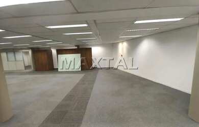Imagem 2: Prédio comercial na região comercial da Avenida Braz Leme, com 2.300m² de área útil, 4 pis