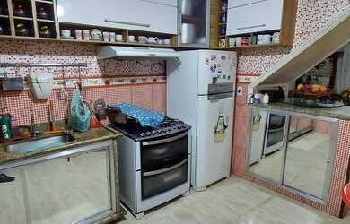 Imagem 5: Casa à Venda com 4 banheiros, 4 quartos, garagem com churrasqueira, vaga para 3 carros e t