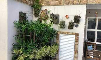 Imagem 7: Casa de condomínio para venda possui 278 metros quadrados com 4 quartos