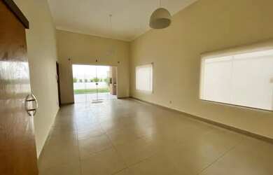 Imagem 2: Casa de condomínio térrea para aluguel com 230 metros quadrados com 3 quartos