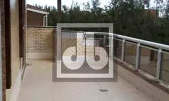 Imagem 6: JBRB501934 - Cobertura linear situado na GLEBA (A) do Recreio dos Bandeirantes. Prédio com