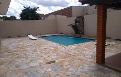 Imagem 3: Casa para aluguel possui 300 metros com 4 quartos