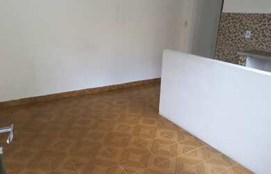 Imagem 5: Casa térrea com 04 comodos e 05 vagas de garagem, Jd. Santa Adélia, São Paulo, SP