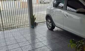 Imagem: Casa estilo sobrado no bairro Alto Boqueirão