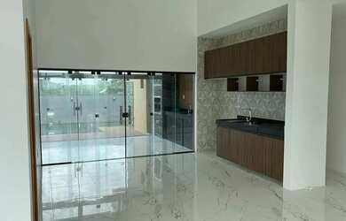 Imagem 6: VENDO EXCELENTE CASA COM PISCINA DE HIDROMASSAGEM, PE DIREITO DUPLO, OTIMO LUGAR PARA MORA