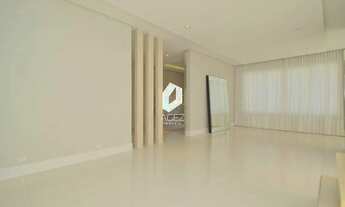 Imagem 5: Casa em condomínio com 6 suítes, área gourmet e 4 vagas de garagem!