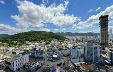 Imagem 8: Imóvel para aluguel possui 259 metros quadrados com 3 quartos em Centro - Balneário Cambor