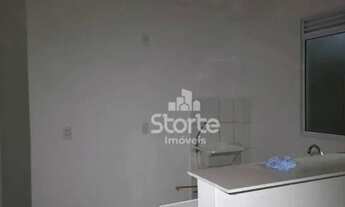 Imagem 4: Apartamento térreo com varanda estendida com 2 dormitórios à venda, 47m² por R$ 180.000