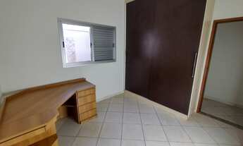 Imagem 3: Excelente Casa em Condomínio - 3 Quartos com Armários, Suíte, Varanda Gourmet, Piscina