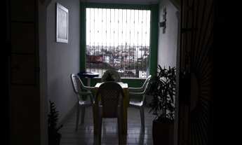 Imagem 3: Apartamento 2/4 reformado, cozinha planejada, ar condicionado