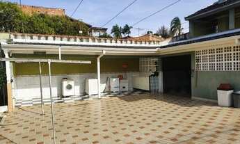 Imagem 2: Casa com 490 m² com 4 quartos sendo 02 suítes 06 vagas no Santa Quitéria - Curitiba - PR