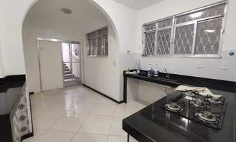 Imagem 4: Casa para venda possui 240 metros quadrados com 3 quartos em São Mateus - Juiz de Fora - M