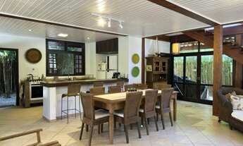 Imagem 4: Casa com 4 suítes, piscina privativa e jacuzzi em condomínio na praia da Baleia. Locação M