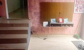 Imagem 4: Alugo uma casa 3comodos ,não é independente.aluguel 700 com água e energia incluso.