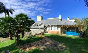 Imagem: Casa de Alto Padrão com Suítes, Piscina