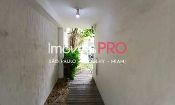 Imagem 3: Casa semi-isolada, com quintal em L, área de lazer com churrasqueira