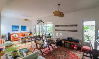 Imagem 2: Imóvel de 332m², com 4 dormitórios (sendo 2 suítes)