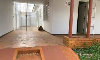 Imagem 2: Casa com 3 dormitórios para alugar, 195 m² por R$ 1.800,00/mês - Centro - Ituiutaba/MG