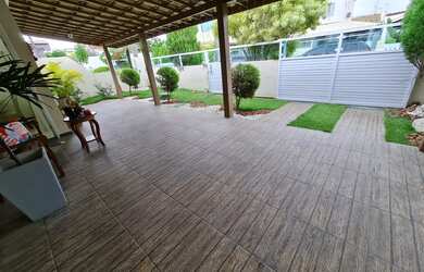 Imagem 4: Casa de condomínio para venda tem 238 metros quadrados com 3 quartos