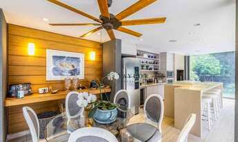 Imagem 3: Casa maravilhosa e imponente na Cidade Jardim, em frente à praça, com quatro suítes, pisci