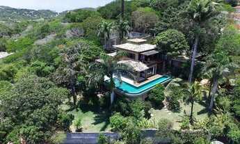 Imagem 2: Casa de Alto Padrão à Venda com Vista Privilegiada para a Praia da Ferradura Armação dos