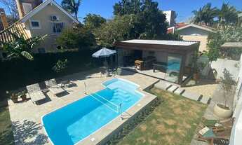 Imagem 2: Aluguel de temporada Jurere Internacional casa com piscina e mesa de sinuca