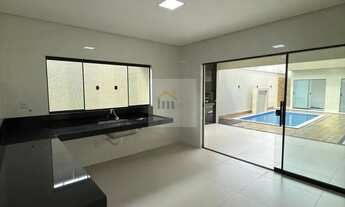 Imagem 3: Casa Alto Padrão Sozinha no lote com Piscina na Região Noroeste de Goiânia