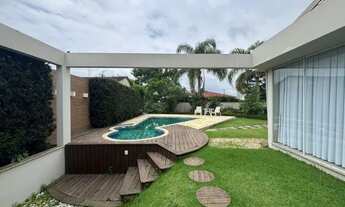 Imagem 2: Casa de alto padrão com quatro dormitórios à venda no bairro Centro em Tijucas/SC