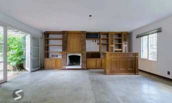 Imagem 5: Excelente residência térrea com 272m² de área privativa, com 4 domritórios e 6 vagas de ga