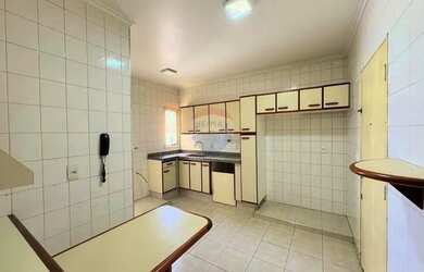 Imagem 6: Vende Apartamento amplo 146m2 , 4 quartos sendo 2 suites, 4 banheiros, 2 vagas cobertas no
